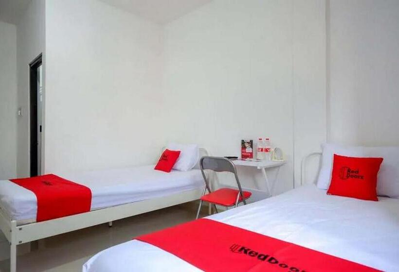 Hotel Reddoorz Syariah Near Universitas Jenderal Soedirman 2