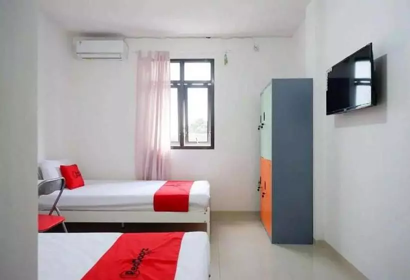 ホテル Reddoorz Syariah Near Universitas Jenderal Soedirman 2