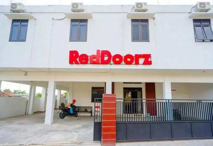 ホテル Reddoorz Syariah Near Universitas Jenderal Soedirman 2