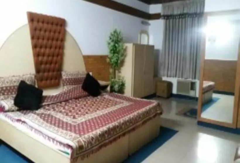 هتل Sandalbar Faisalabad