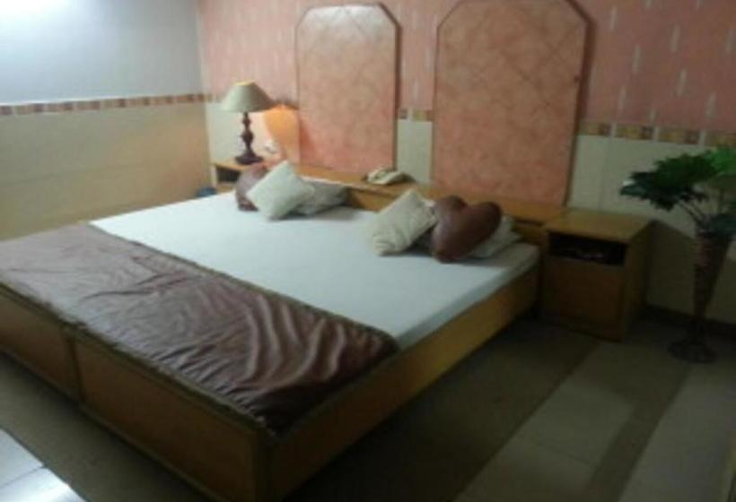 هتل Sandalbar  Faisalabad