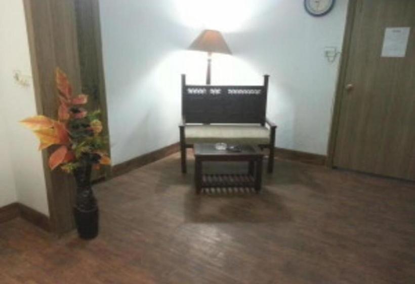 هتل Sandalbar  Faisalabad