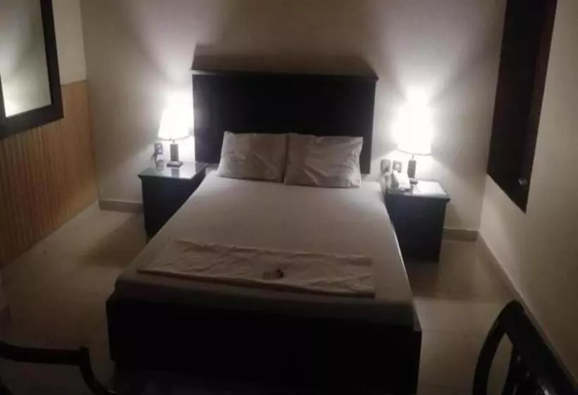 هتل Silk  Faisalabad