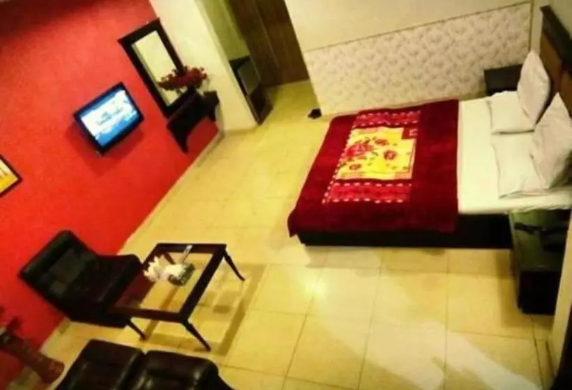 هتل Silk  Faisalabad