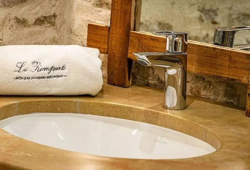 Hotelli Les Remparts Hôtels Et Demeures Historiques