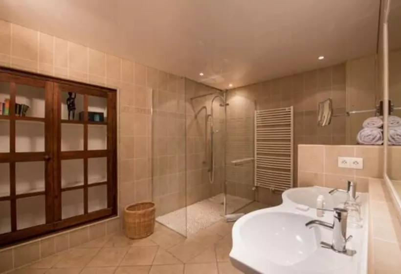 Hotelli Les Remparts Hôtels Et Demeures Historiques