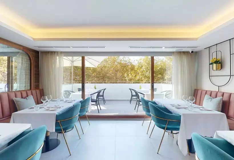 Nivia Born Boutique Hotel