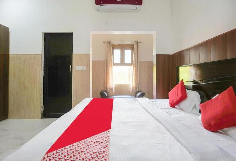 Otel Oyo 73731  Mayur