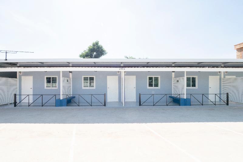 בית מלון כפרי Oyo 75383 Danthip Place