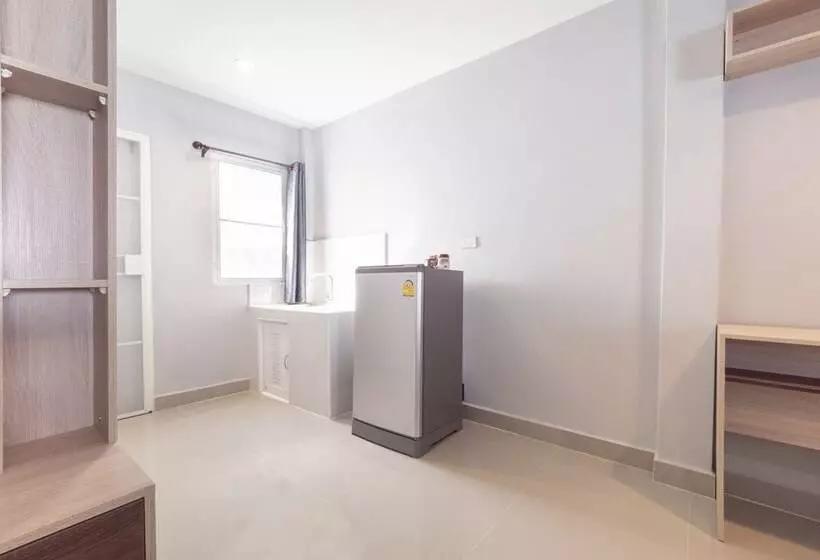 Hotelli Oyo 75383 Danthip Place