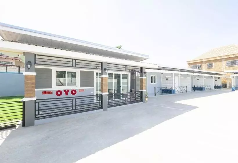 Hotelli Oyo 75383 Danthip Place