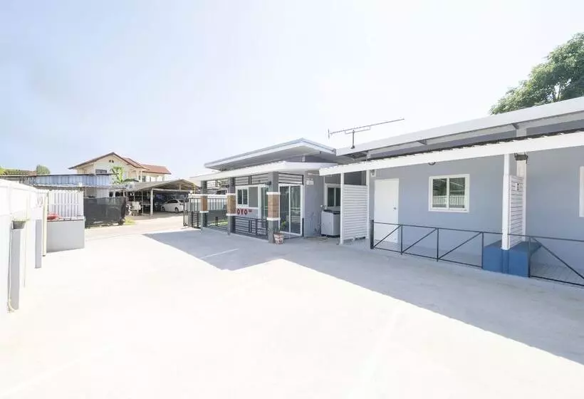 Hotelli Oyo 75383 Danthip Place