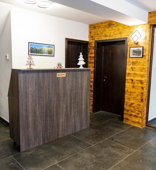 بنسيون Casa Raisa