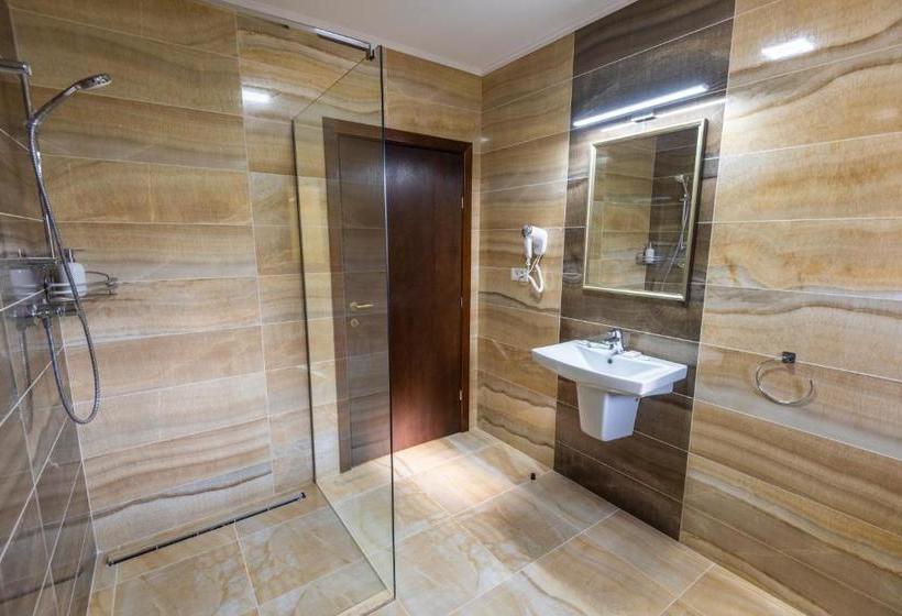 بنسيون Casa Raisa