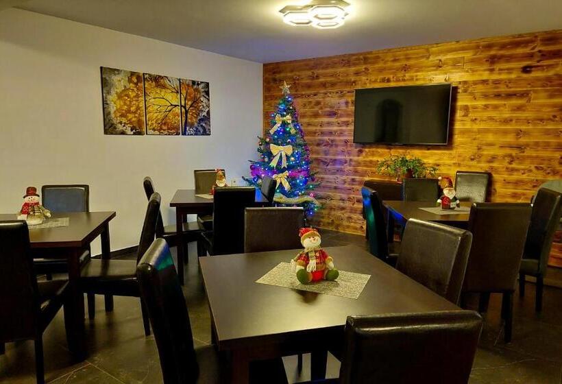 بنسيون Casa Raisa