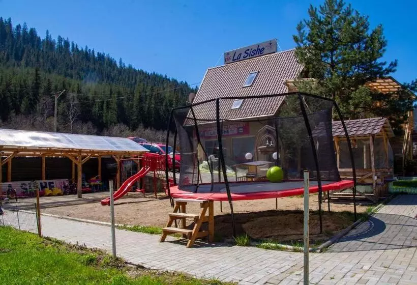 Pensiunea La Sishe Valea Putnei