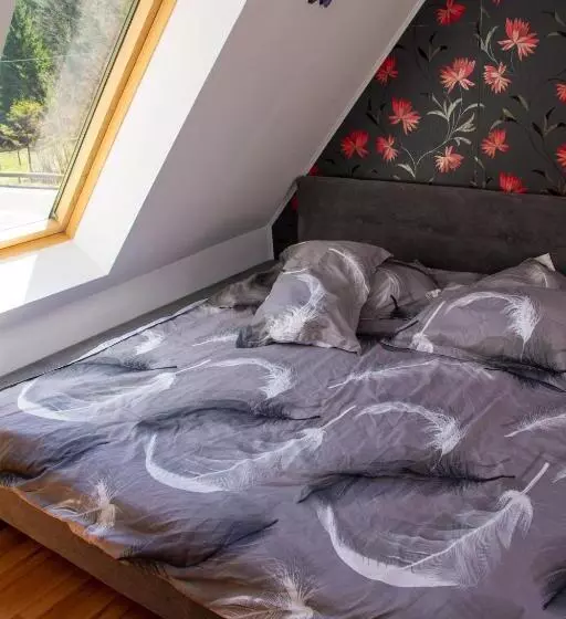 Pensiunea La Sishe Valea Putnei