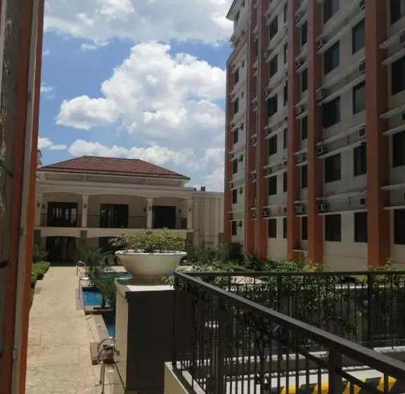Hotelli Reddoorz Premium @ Paseo Verde Las Pinas