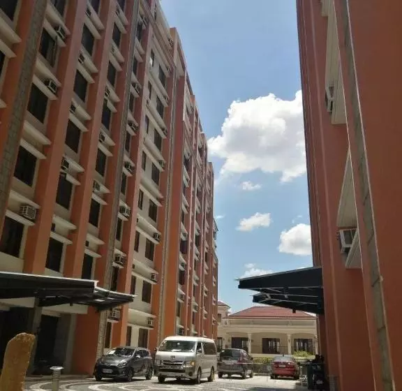 Hotelli Reddoorz Premium @ Paseo Verde Las Pinas