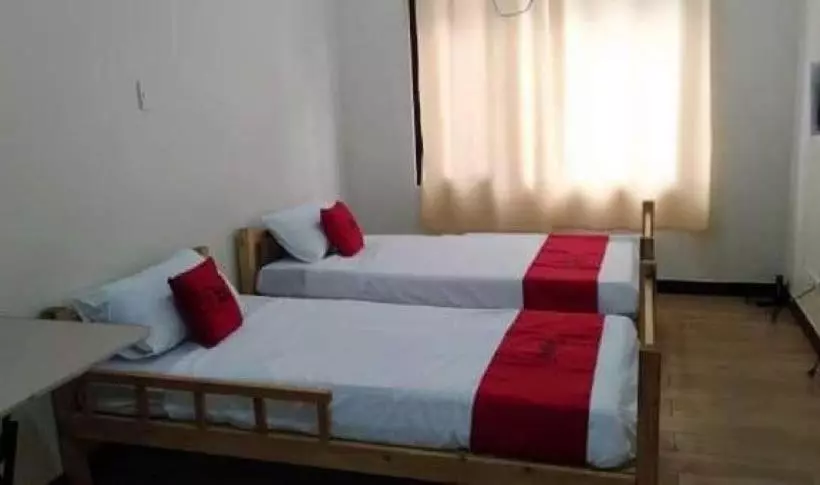 Hotelli Reddoorz Premium @ Paseo Verde Las Pinas