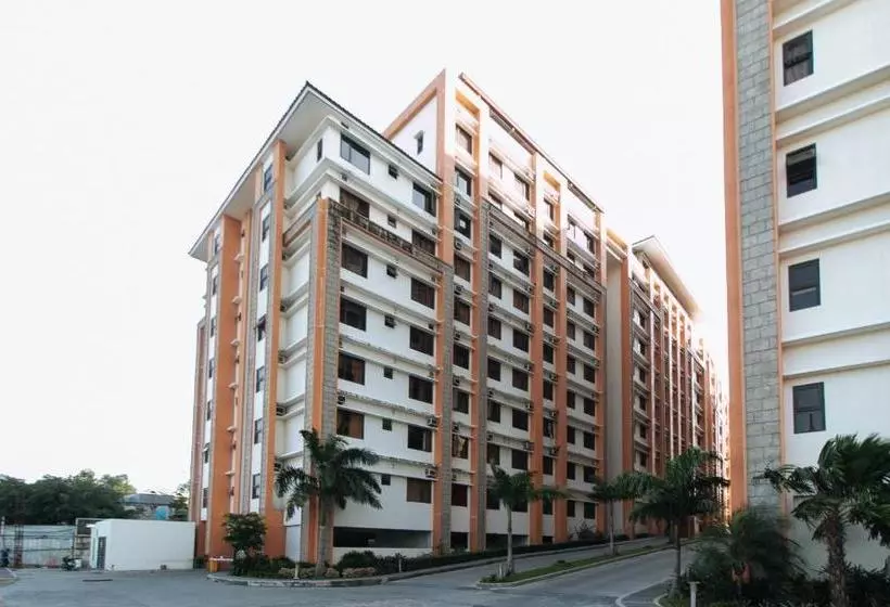Hotelli Reddoorz Premium @ Paseo Verde Las Pinas