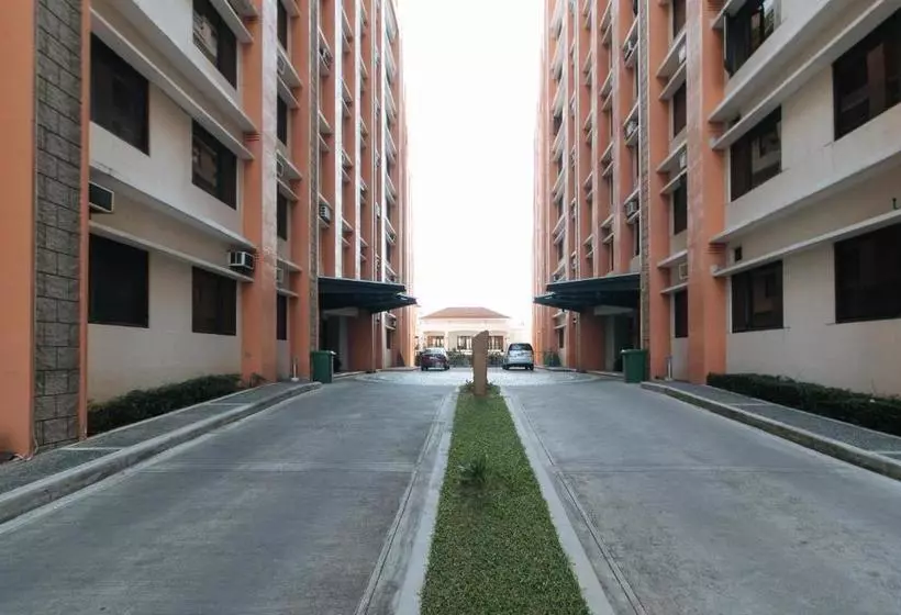 Hotelli Reddoorz Premium @ Paseo Verde Las Pinas