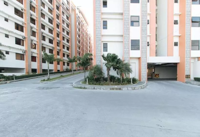 Hotelli Reddoorz Premium @ Paseo Verde Las Pinas