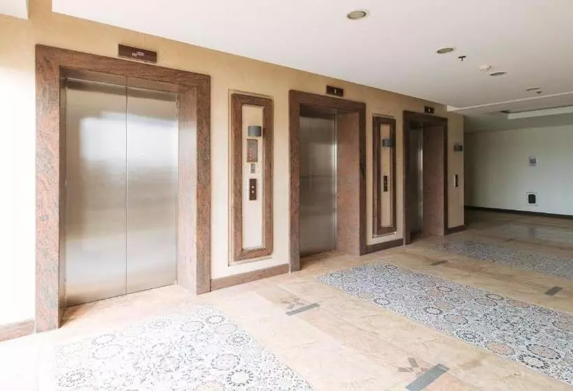 Hotelli Reddoorz Premium @ Paseo Verde Las Pinas