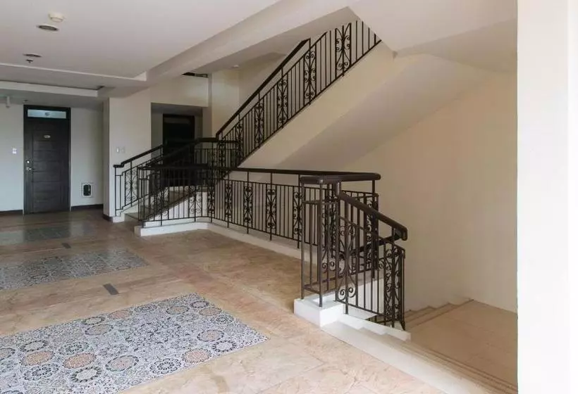 Hotelli Reddoorz Premium @ Paseo Verde Las Pinas