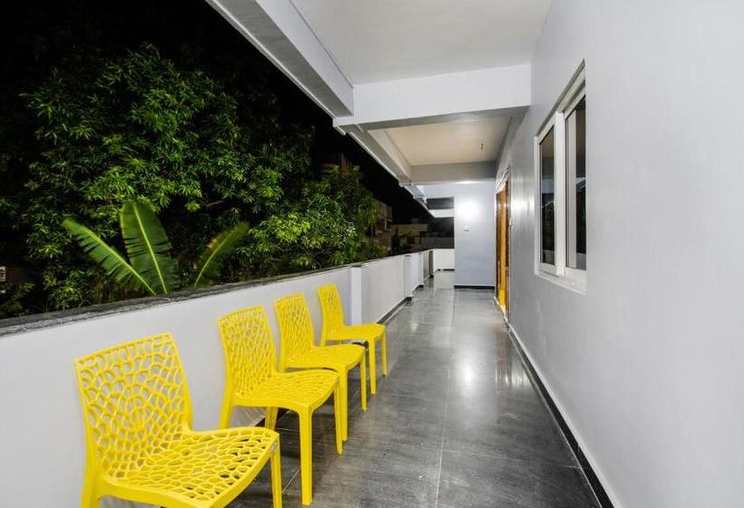 호텔 Capital O 37222 Kiran S Pride Service Apartment