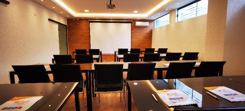 Premium Suites Deluxe Aparthotel Equipetrol