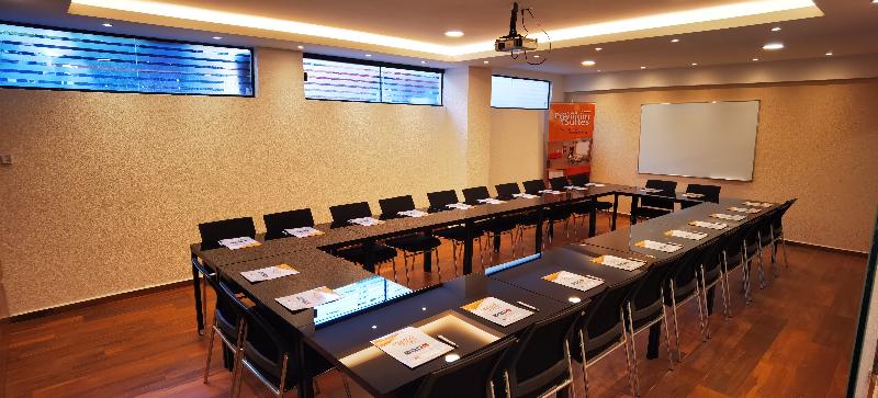 Premium Suites Deluxe Aparthotel Equipetrol