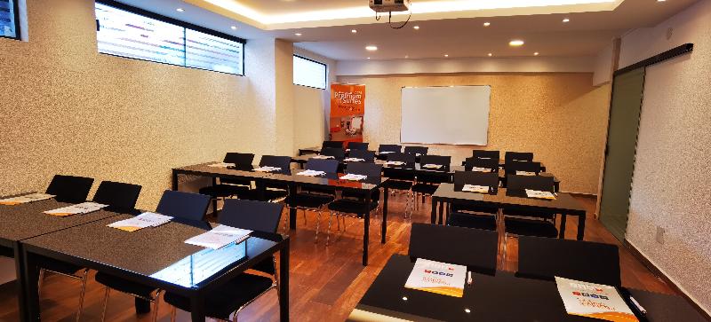 Premium Suites Deluxe Aparthotel Equipetrol