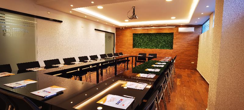 Premium Suites Deluxe Aparthotel Equipetrol