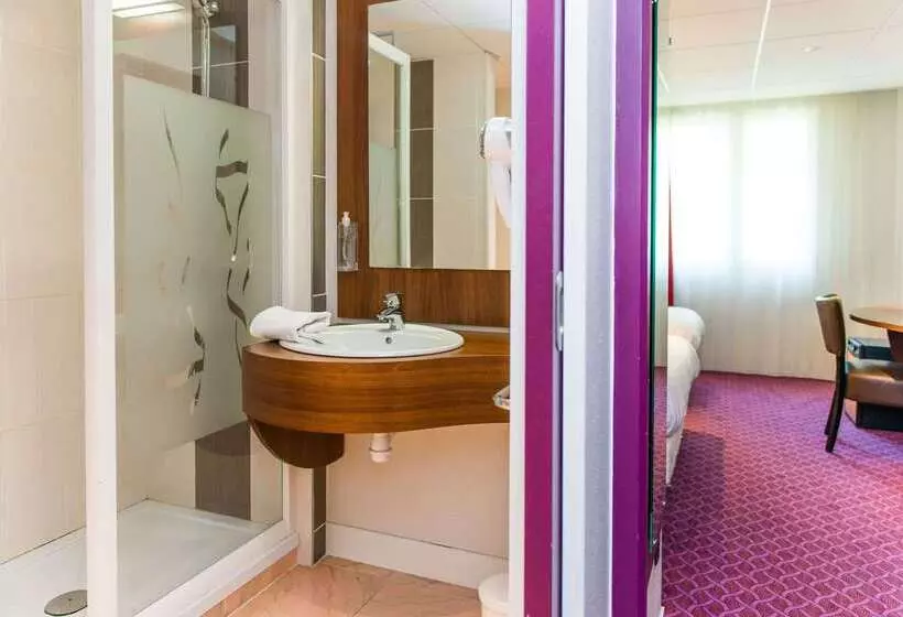Brit Hotel Nantes Vigneux   L Atlantel