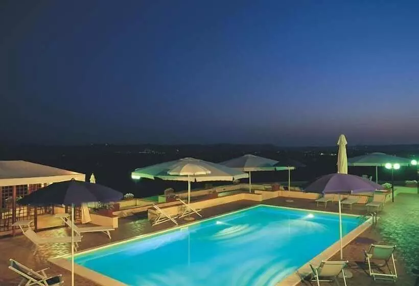 هتل Relais Villa Petrischio