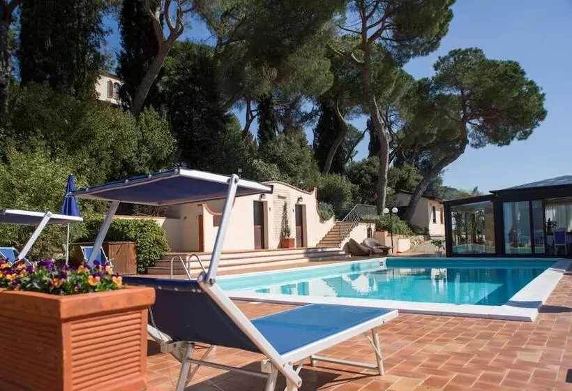 هتل Relais Villa Petrischio