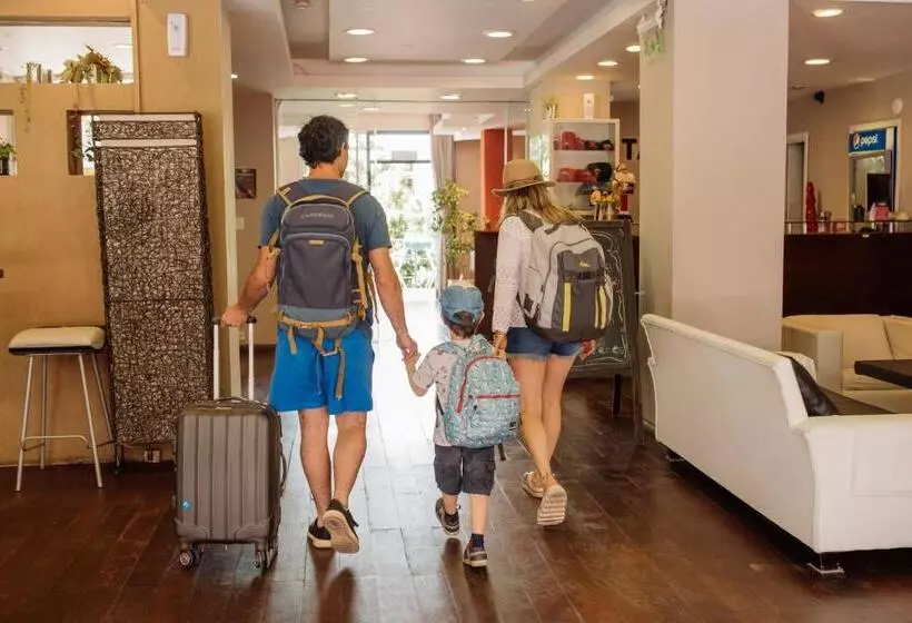 هتل Tangoinn Club