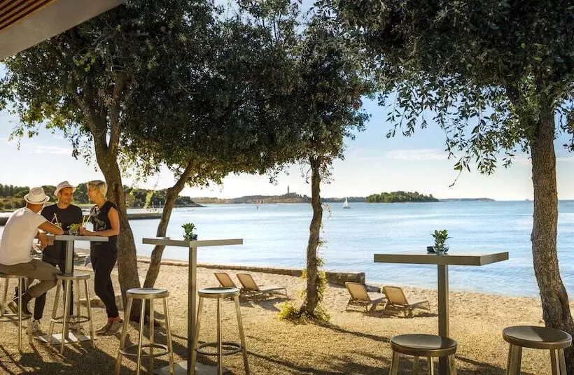 Maistra Select Amarin Resort