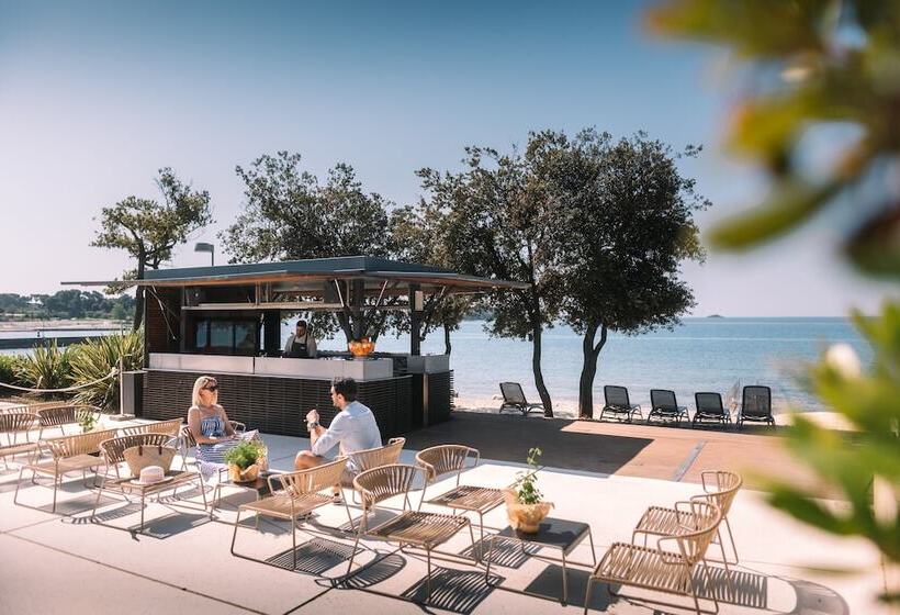 Maistra Select Amarin Resort