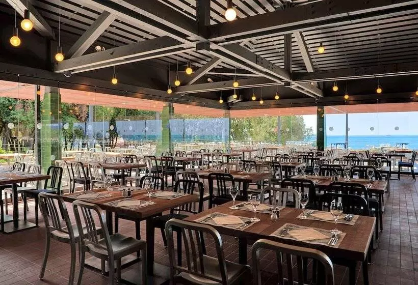 Maistra Select Amarin Resort