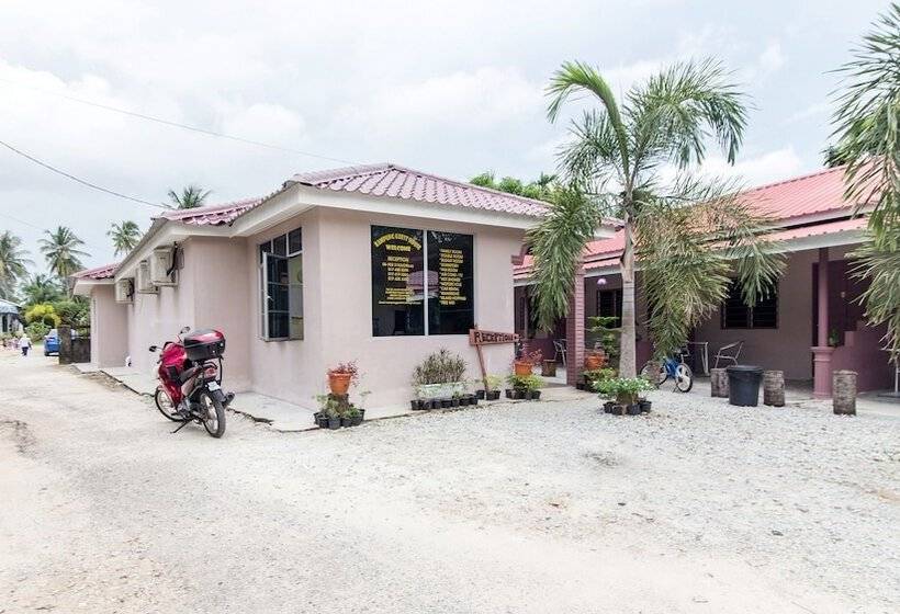 فندق Kampung Guest House   Hostel