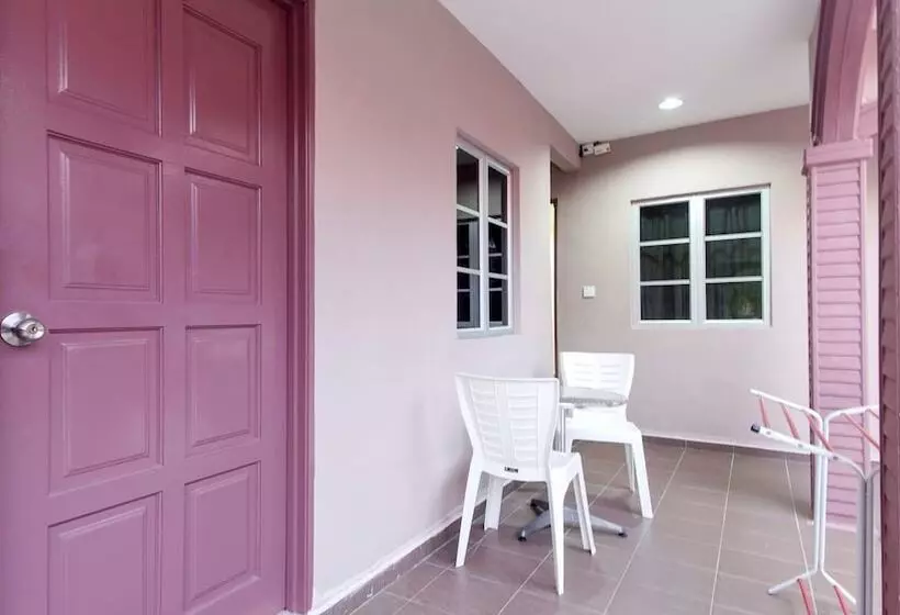 Hotelli Kampung Guest House   Hostel