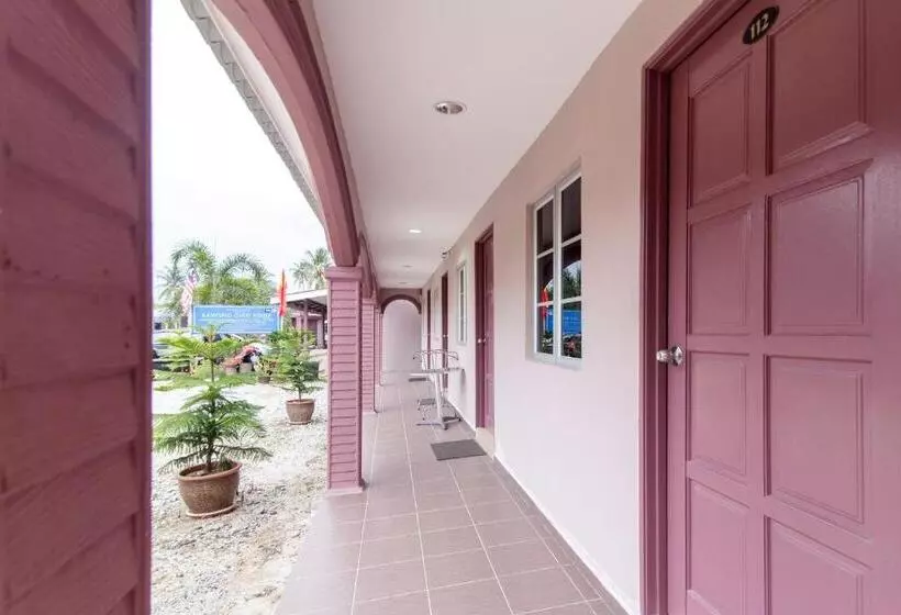 Hotelli Kampung Guest House   Hostel