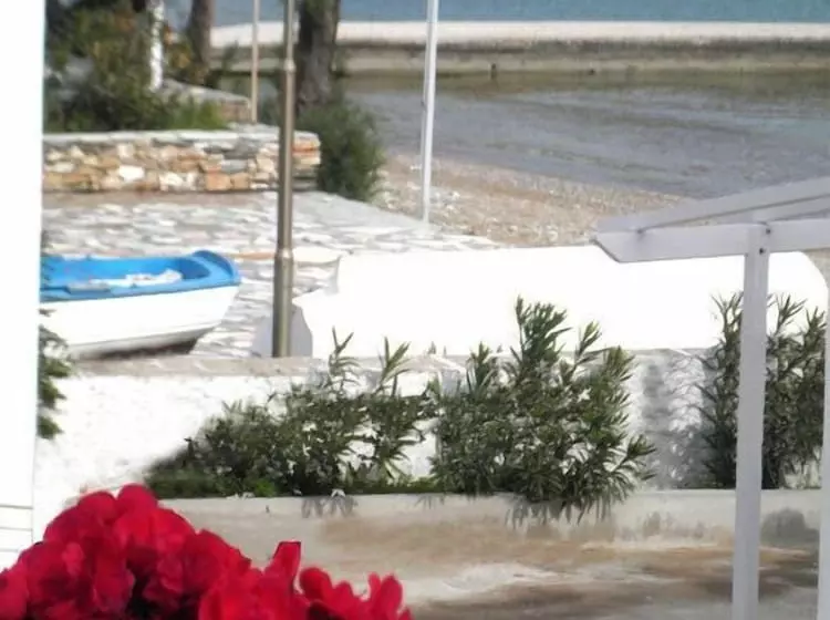 ホテル Pension Moschoula