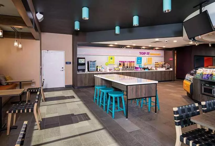 هتل Tru By Hilton Phoenix Glendale Westgate, Az