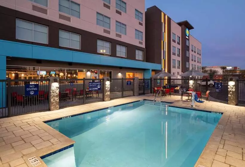 هتل Tru By Hilton Phoenix Glendale Westgate, Az