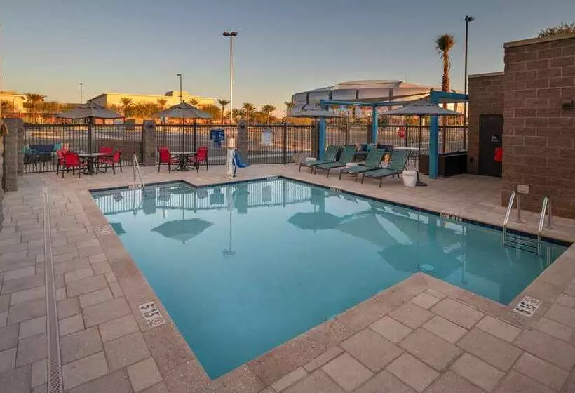 هتل Tru By Hilton Phoenix Glendale Westgate, Az