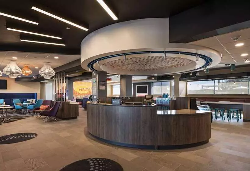 هتل Tru By Hilton Phoenix Glendale Westgate, Az
