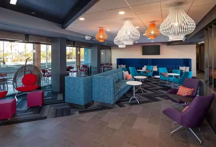 هتل Tru By Hilton Phoenix Glendale Westgate, Az